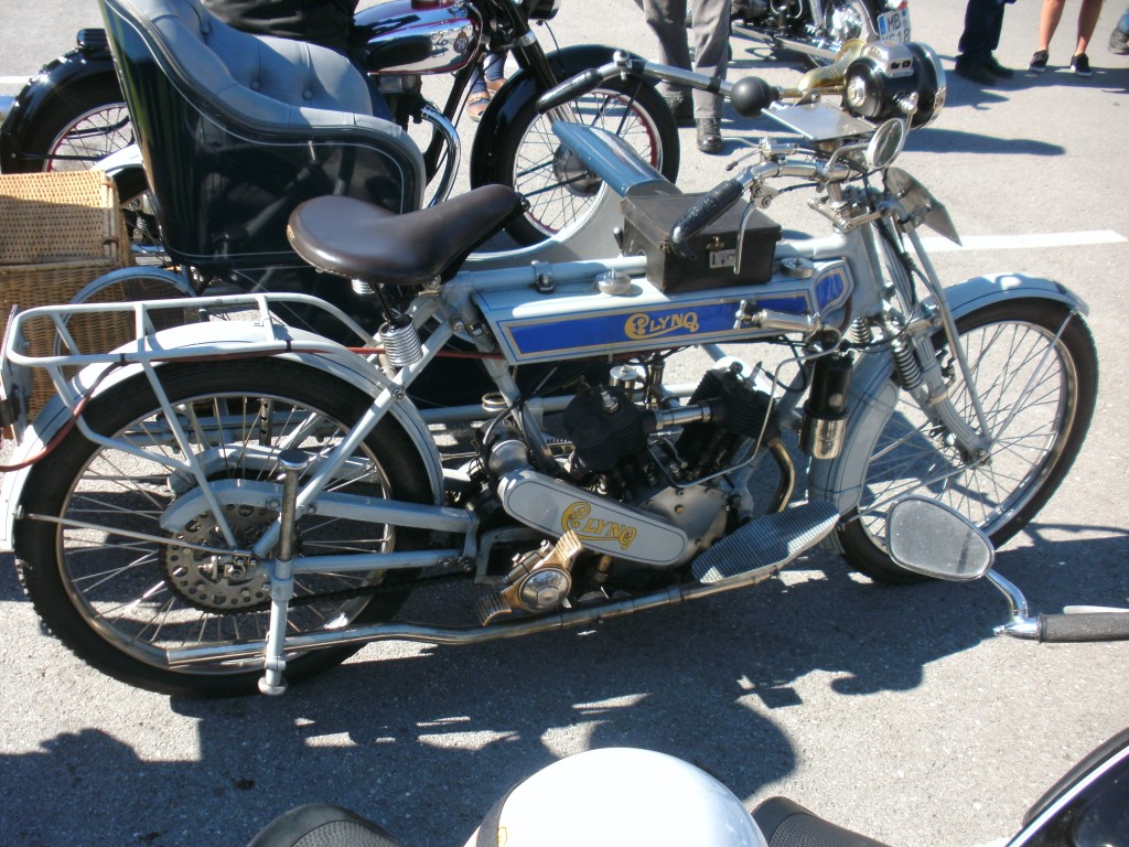 DIGITAL CAMERA
