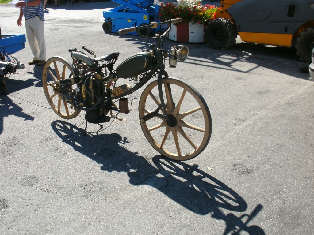DIGITAL CAMERA