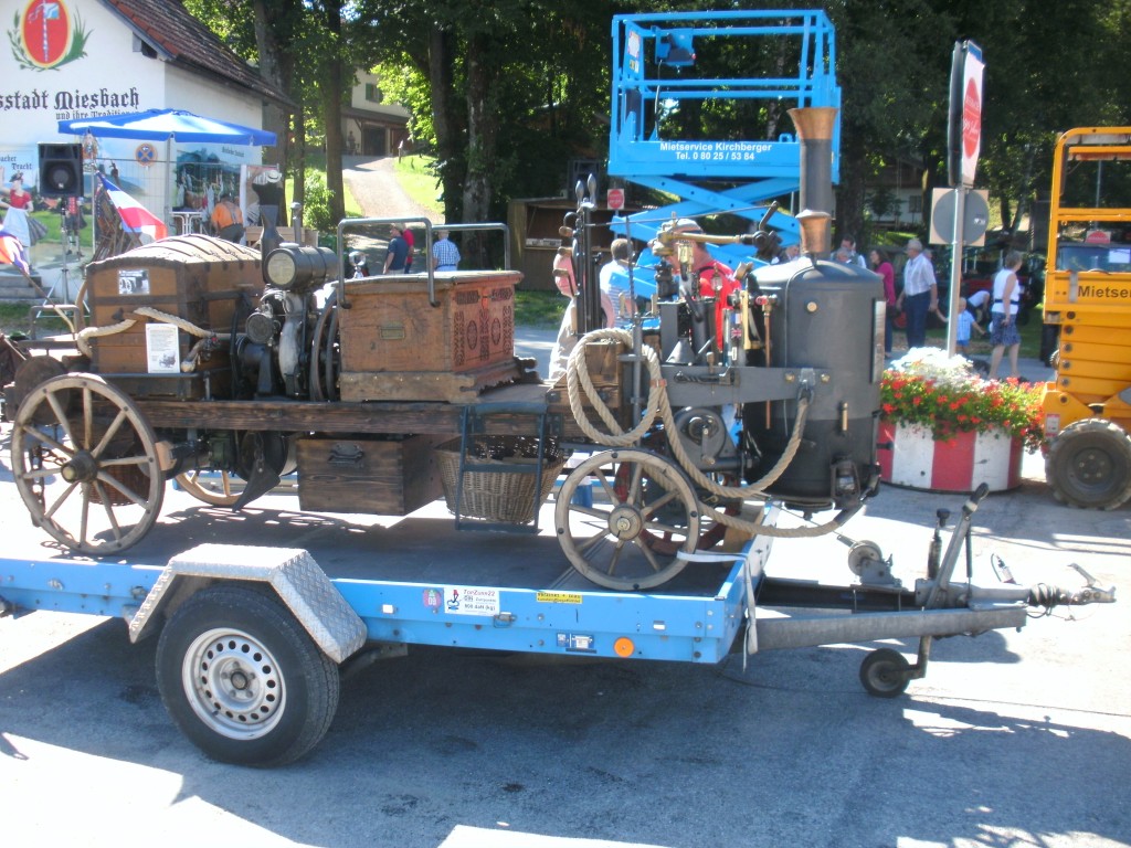 DIGITAL CAMERA