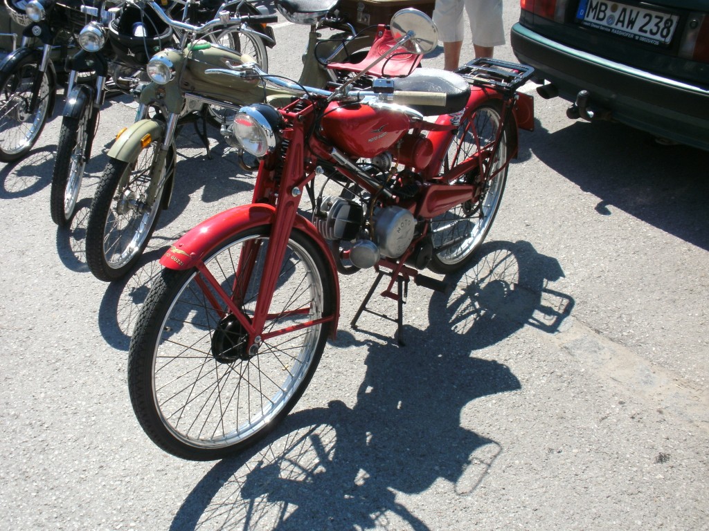 DIGITAL CAMERA